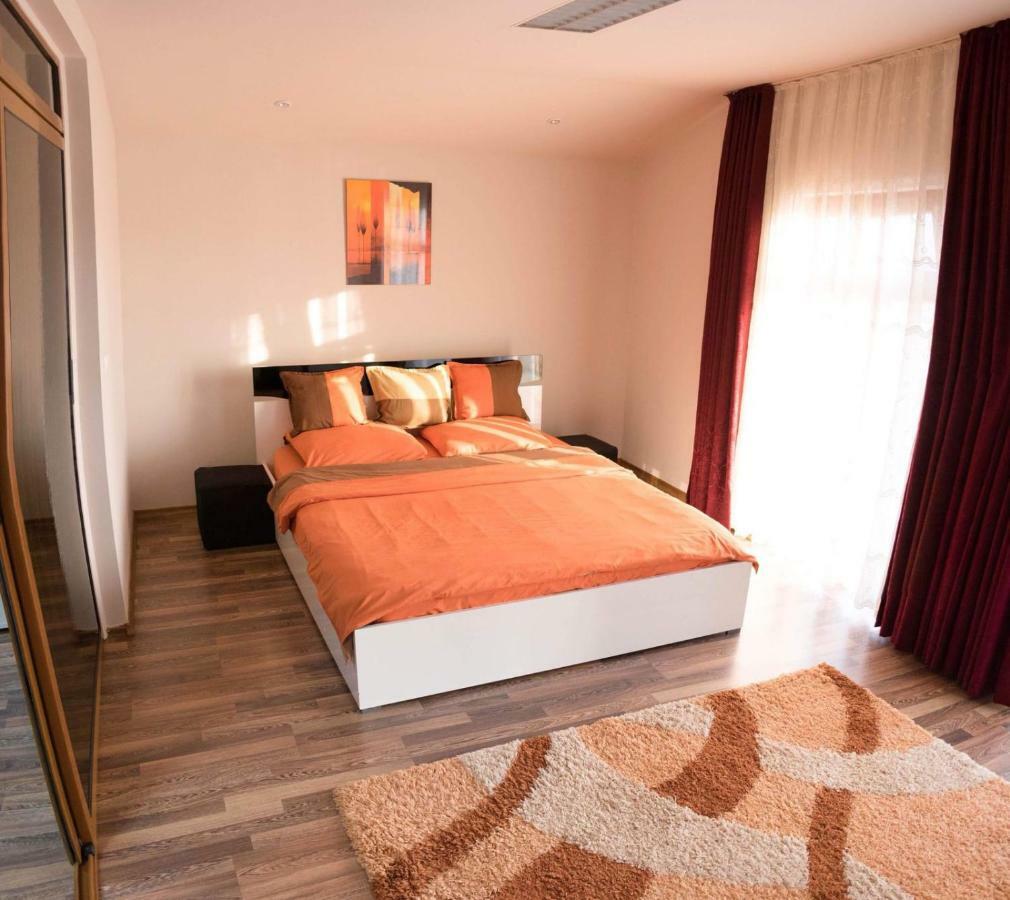 Penthouse De Lux Apartment Орадеа Екстериор снимка