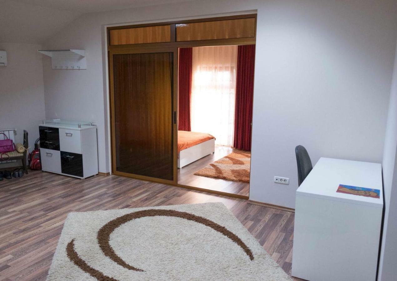 Penthouse De Lux Apartment Орадеа Екстериор снимка
